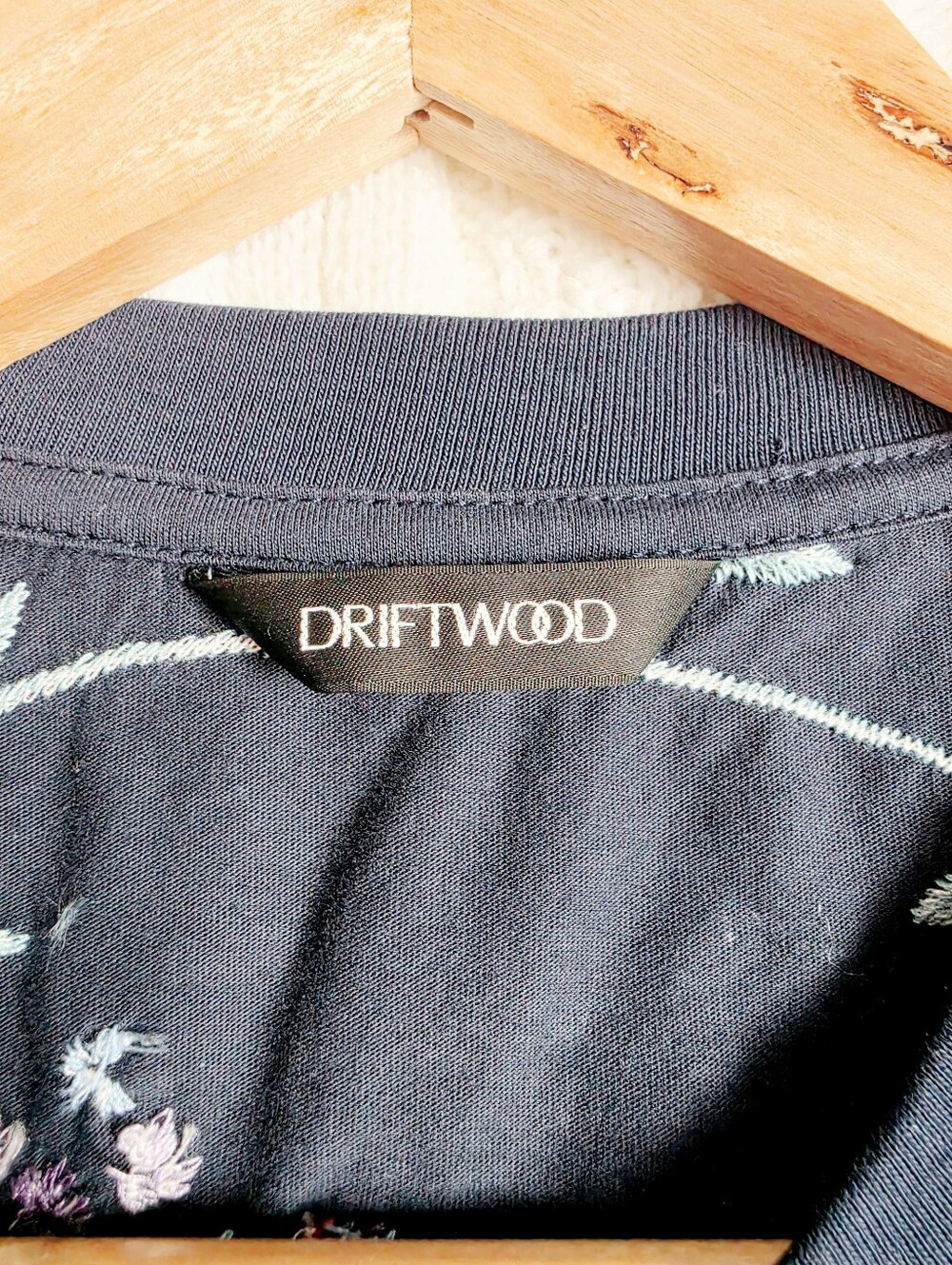 Driftwood Navy Floral Embroidered Tee Shirt Top Crew Neck Pull Over Cotton XS - Picture 5 of 8